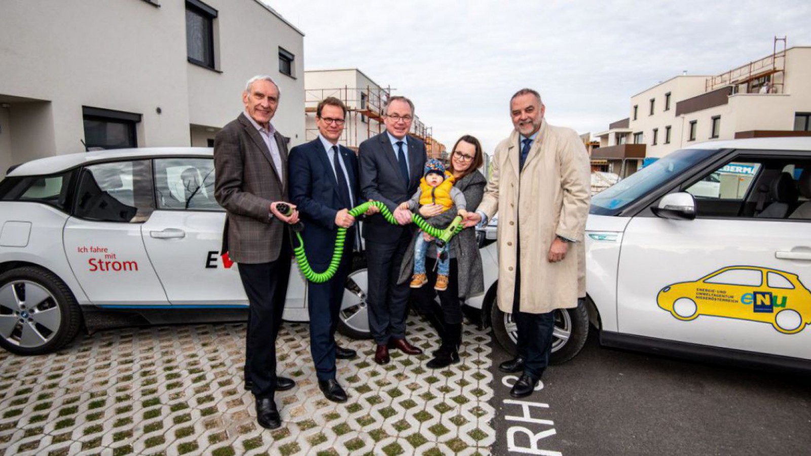 e-Auto Feldversuch in Obersiebenbrunn - Gruppenbild