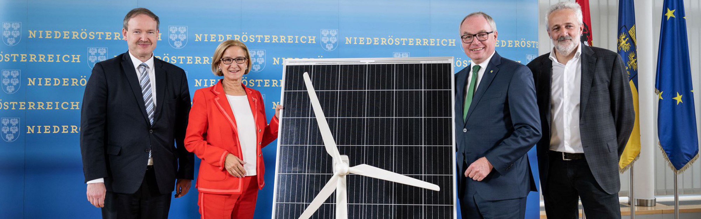 Christian Helmenstein, Johanna Mikl-Leitner, Stephan Pernkopf und Franz Angerer bei der Pressekonferenz im NÖ Landhaus